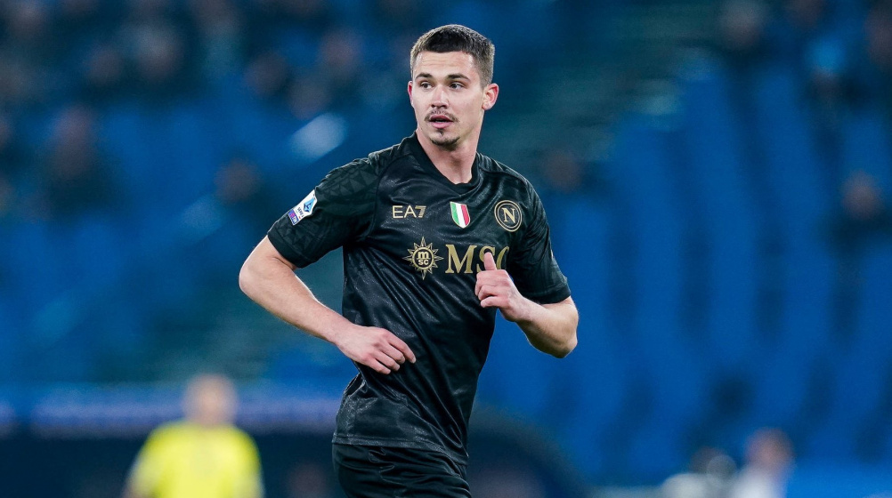 Leander Dendoncker in action for Napoli.